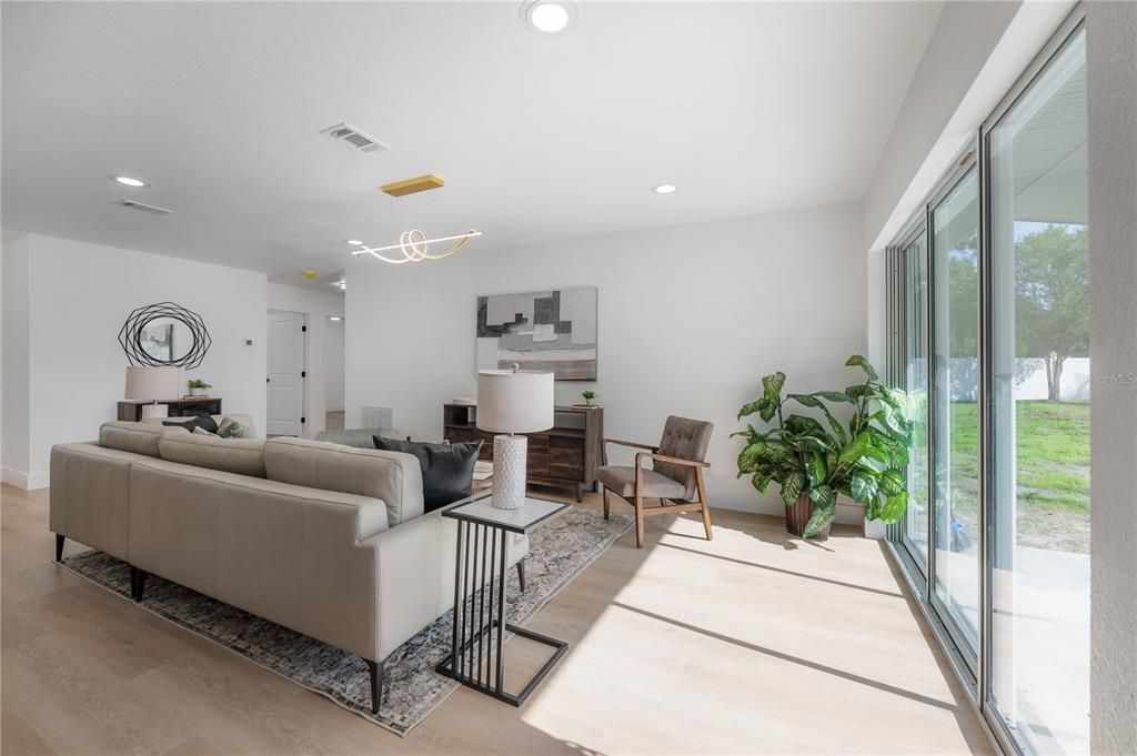 Activo con contrato: $659,900 (4 camas, 3 baños, 1923 Pies cuadrados)