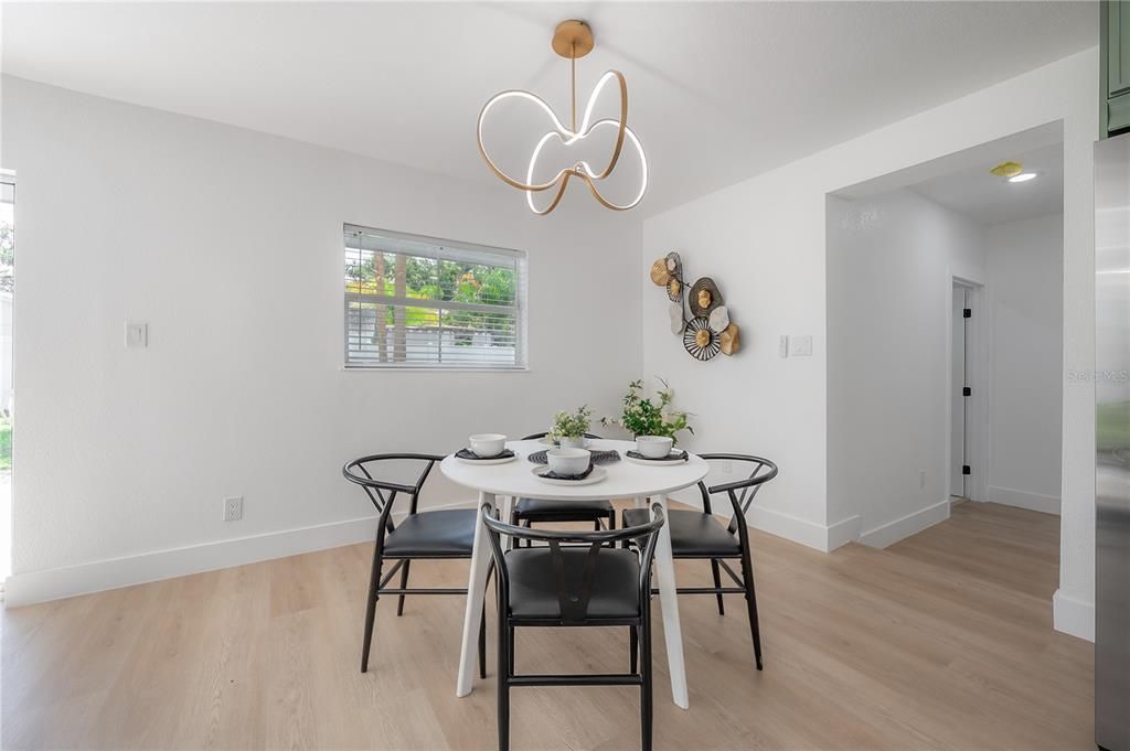 Activo con contrato: $659,900 (4 camas, 3 baños, 1923 Pies cuadrados)