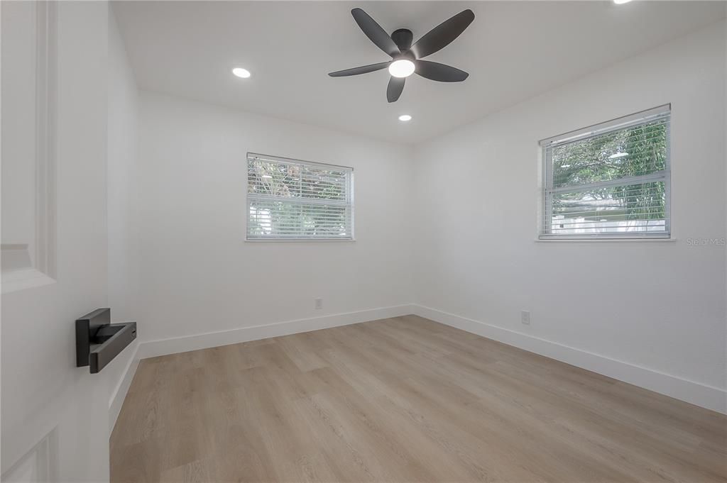 Activo con contrato: $659,900 (4 camas, 3 baños, 1923 Pies cuadrados)