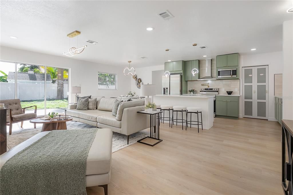 Activo con contrato: $659,900 (4 camas, 3 baños, 1923 Pies cuadrados)