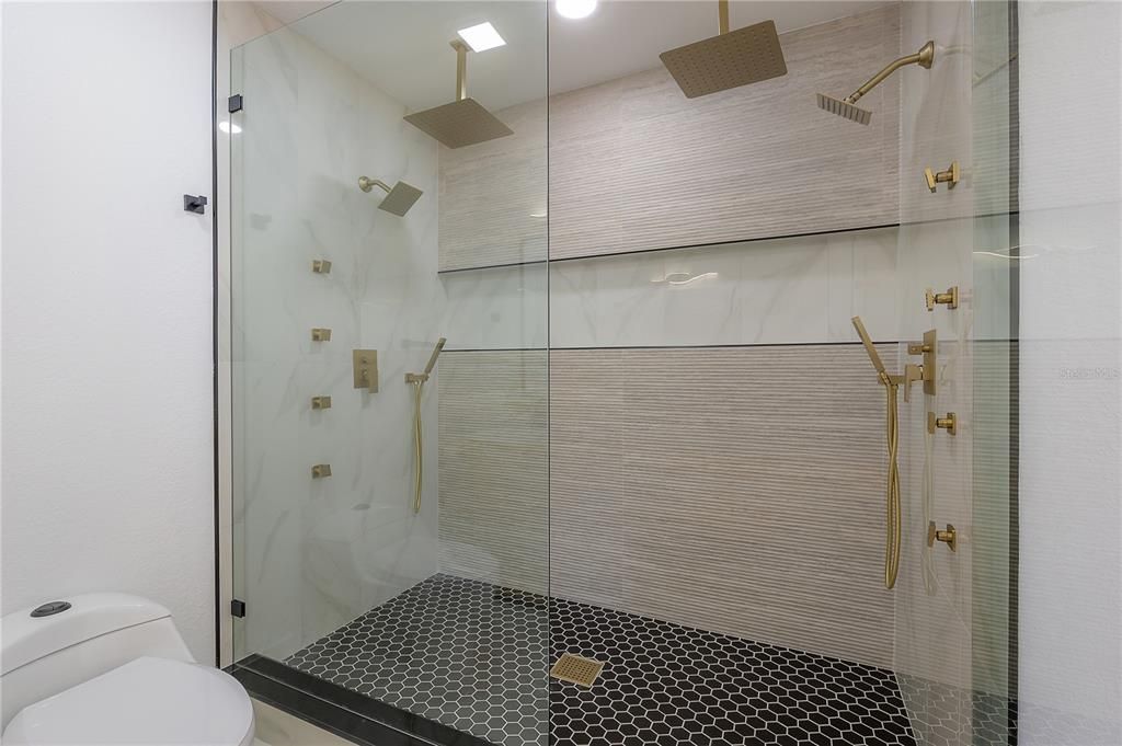 Activo con contrato: $659,900 (4 camas, 3 baños, 1923 Pies cuadrados)