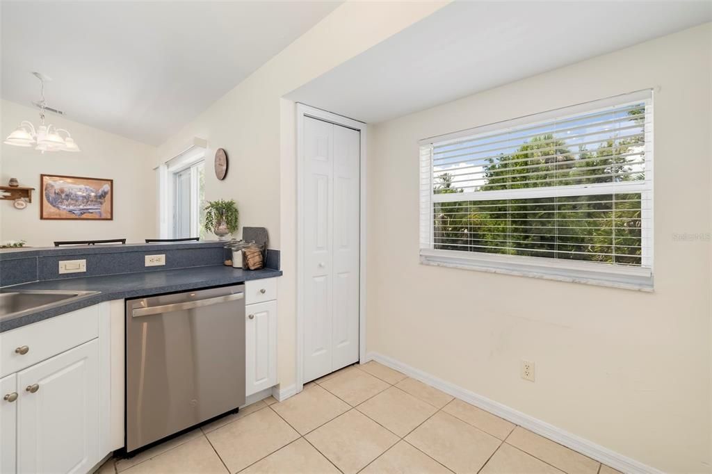 Activo con contrato: $265,000 (3 camas, 2 baños, 1213 Pies cuadrados)