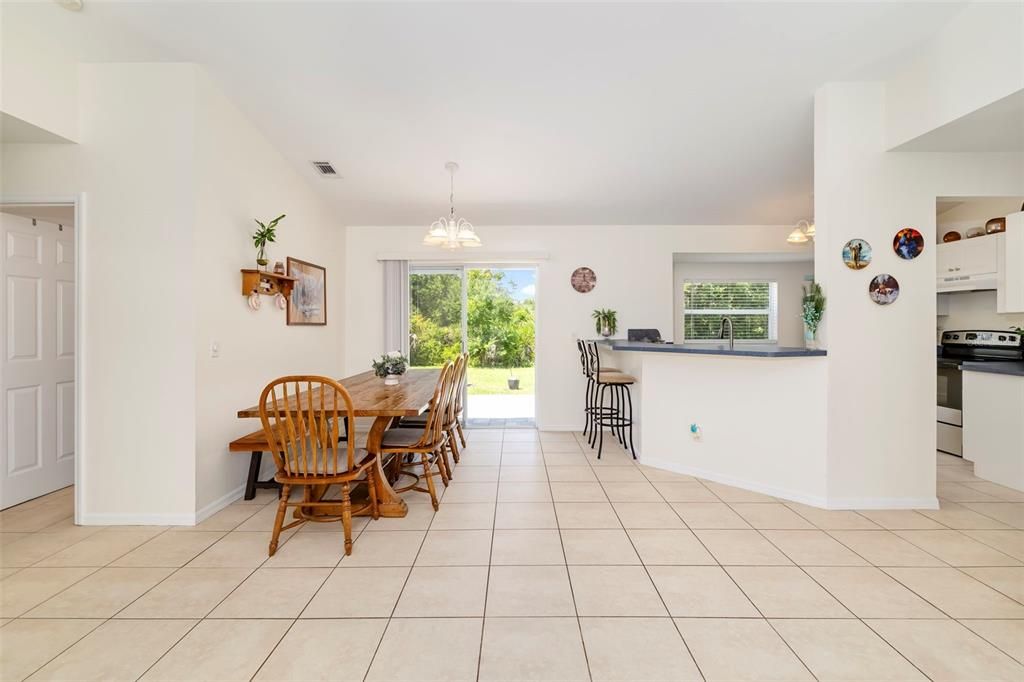 Activo con contrato: $265,000 (3 camas, 2 baños, 1213 Pies cuadrados)