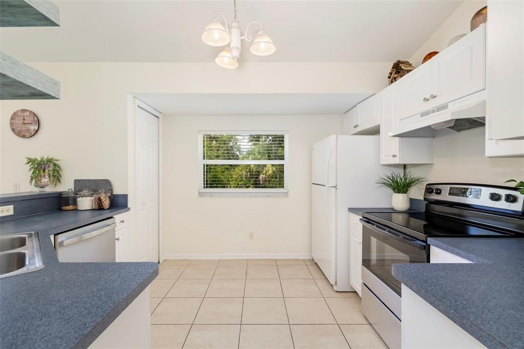 Activo con contrato: $265,000 (3 camas, 2 baños, 1213 Pies cuadrados)