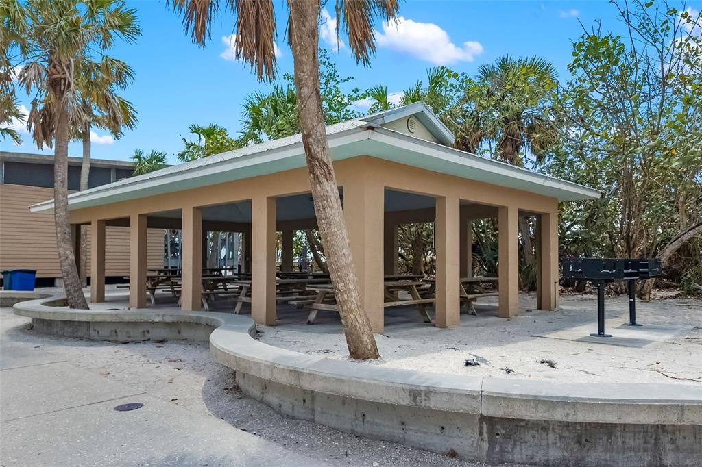 Activo con contrato: $265,000 (3 camas, 2 baños, 1213 Pies cuadrados)