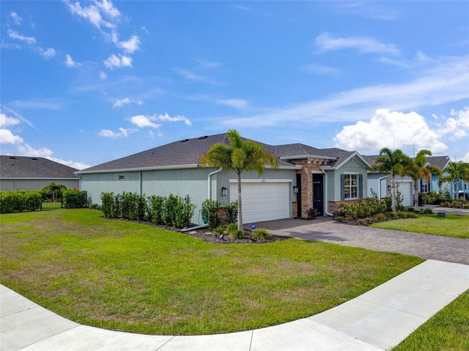 For Sale: $405,000 (3 beds, 2 baths, 1816 Square Feet)