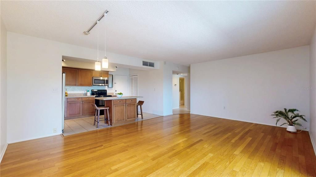 В аренду: $2,350 (1 спален, 1 ванн, 840 Квадратных фут)