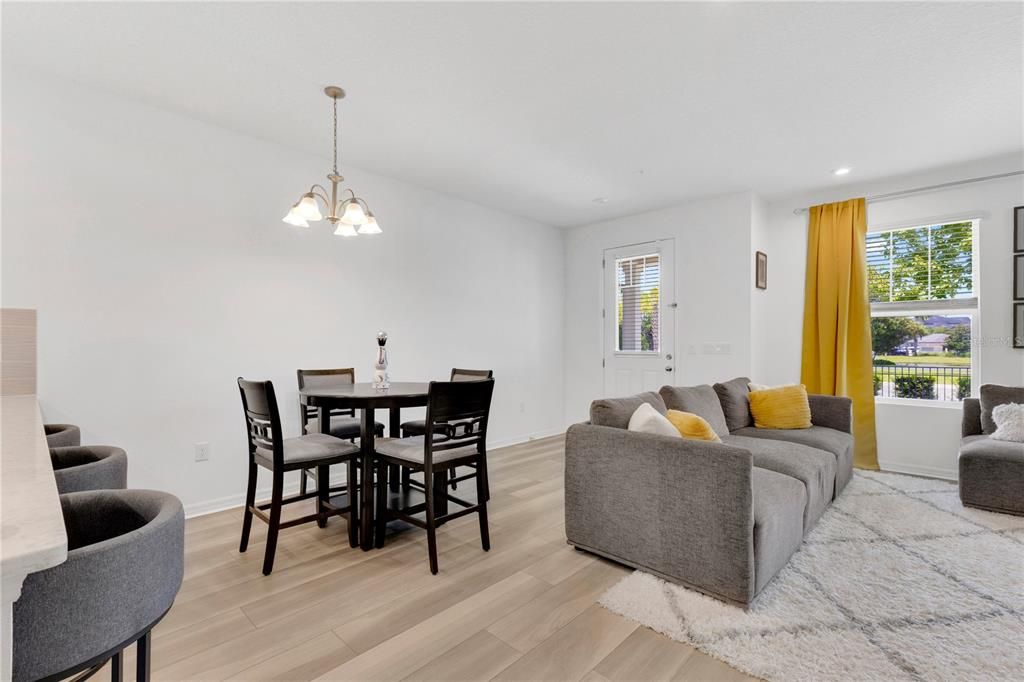 En Venta: $389,900 (3 camas, 2 baños, 1516 Pies cuadrados)