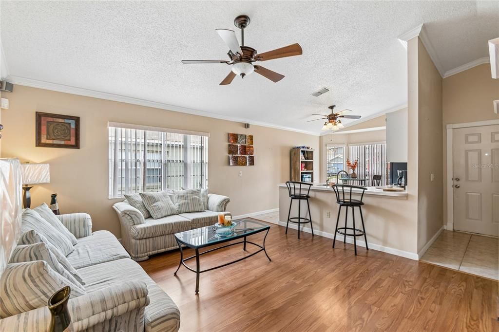 En Venta: $325,000 (3 camas, 2 baños, 1156 Pies cuadrados)
