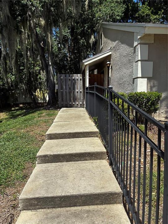 For Sale: $149,900 (3 beds, 2 baths, 1078 Square Feet)