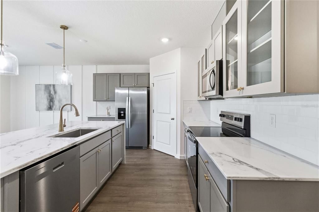 For Sale: $425,000 (4 beds, 2 baths, 1828 Square Feet)