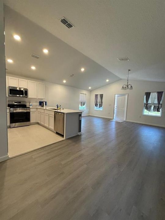 В аренду: $1,850 (3 спален, 2 ванн, 1060 Квадратных фут)