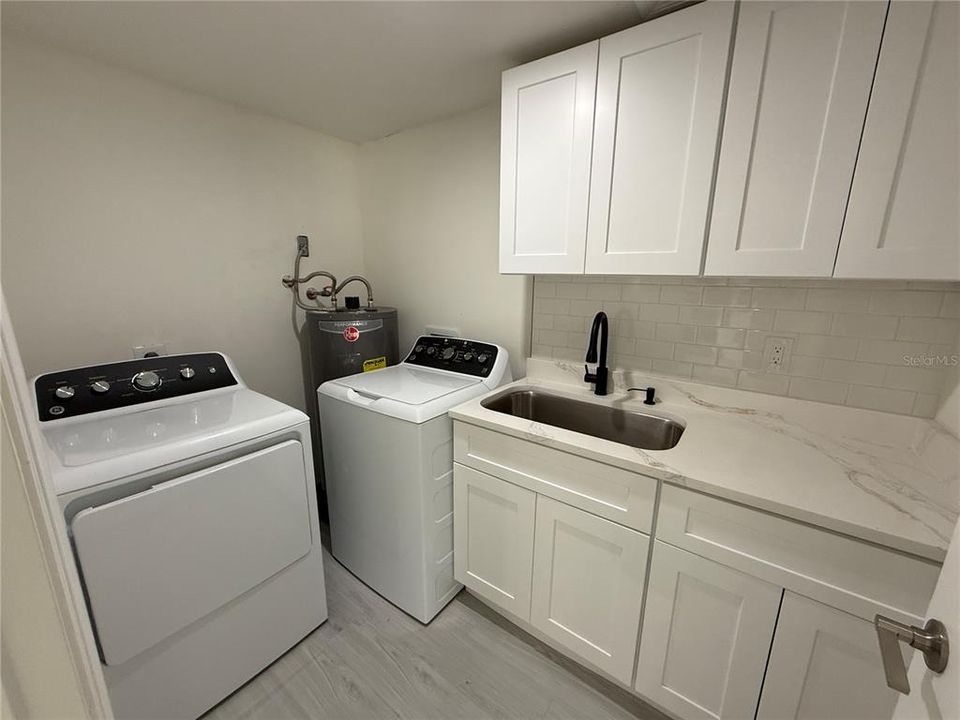 For Sale: $278,900 (3 beds, 2 baths, 1200 Square Feet)