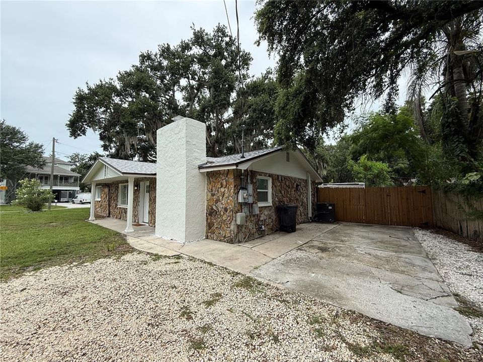 For Sale: $278,900 (3 beds, 2 baths, 1200 Square Feet)