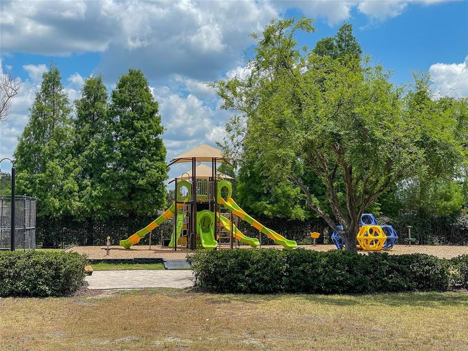 На продажу: $250,000 (2 спален, 2 ванн, 1215 Квадратных фут)