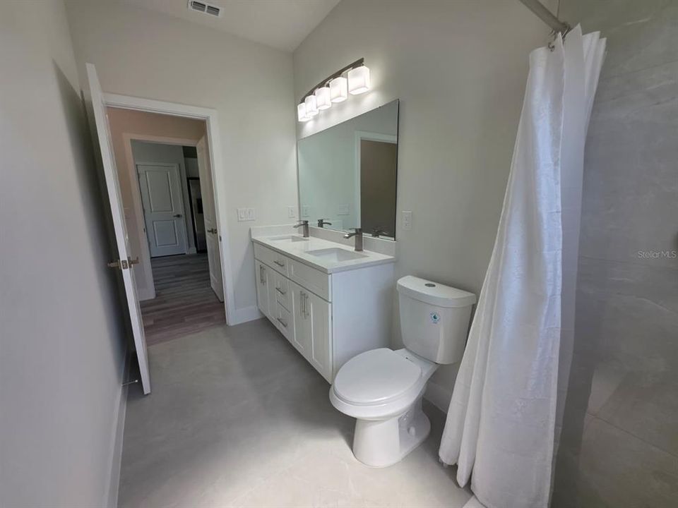 For Rent: $1,550 (3 beds, 2 baths, 1321 Square Feet)
