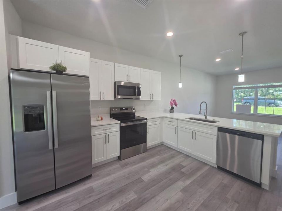 For Rent: $1,550 (3 beds, 2 baths, 1321 Square Feet)