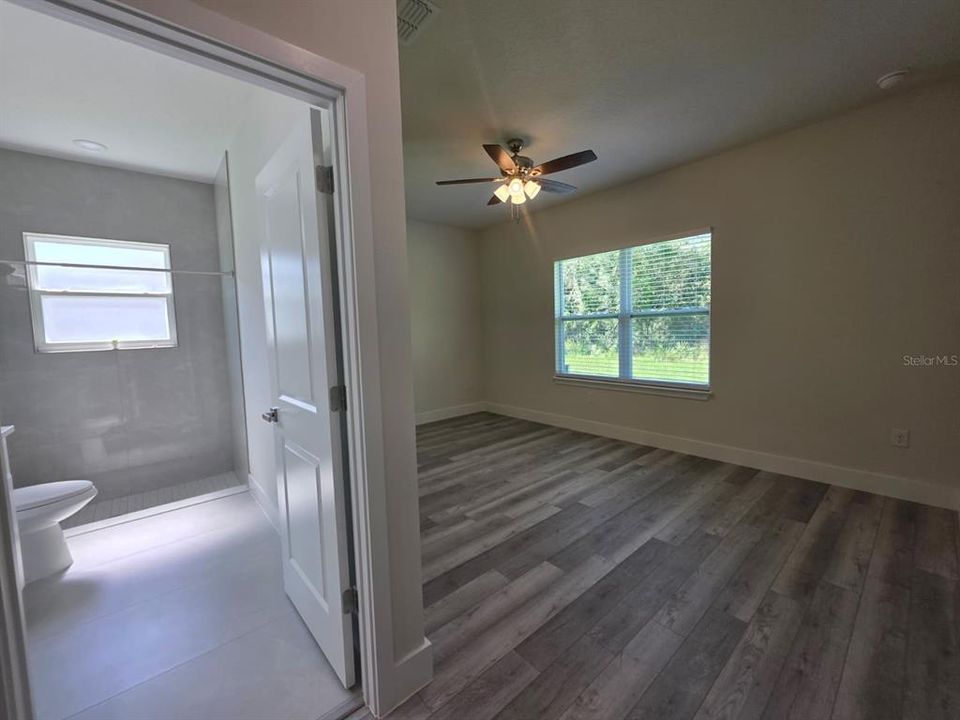 For Rent: $1,550 (3 beds, 2 baths, 1321 Square Feet)