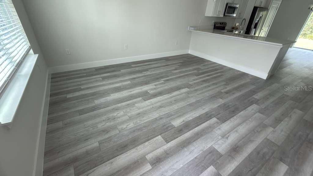 For Rent: $1,550 (3 beds, 2 baths, 1321 Square Feet)