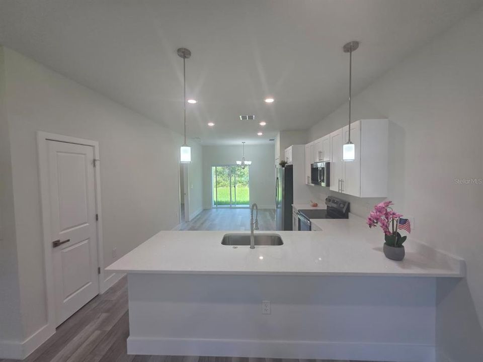 For Rent: $1,550 (3 beds, 2 baths, 1321 Square Feet)