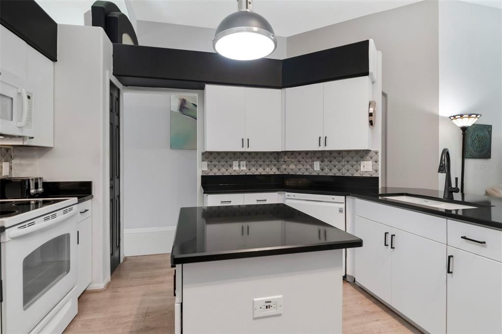 En Venta: $420,000 (2 camas, 2 baños, 1771 Pies cuadrados)