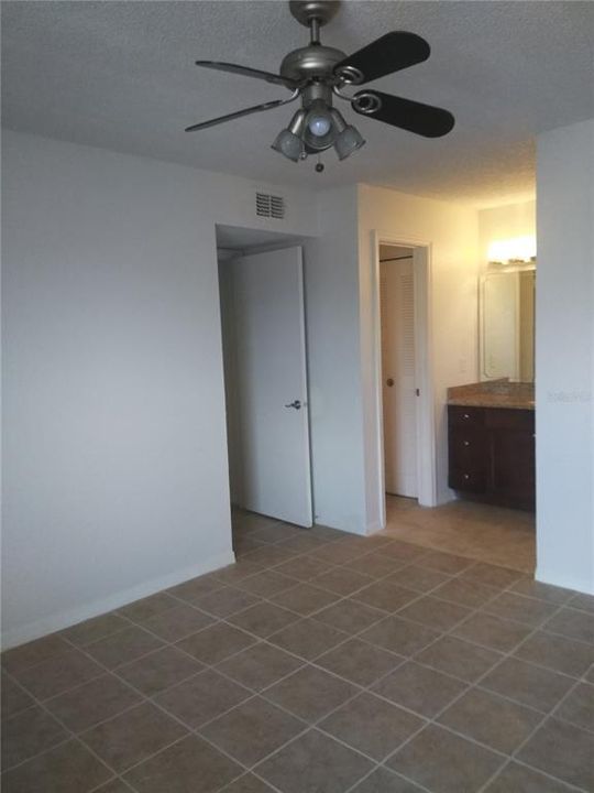 For Rent: $1,650 (2 beds, 1 baths, 919 Square Feet)