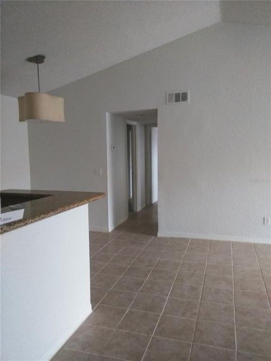 For Rent: $1,650 (2 beds, 1 baths, 919 Square Feet)