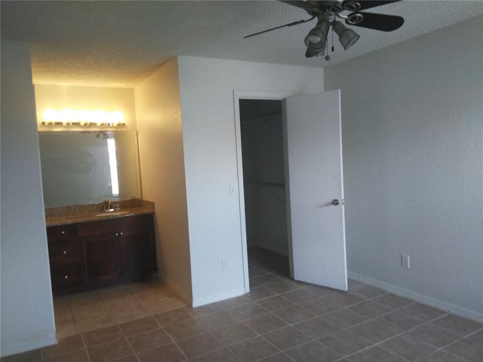 For Rent: $1,650 (2 beds, 1 baths, 919 Square Feet)