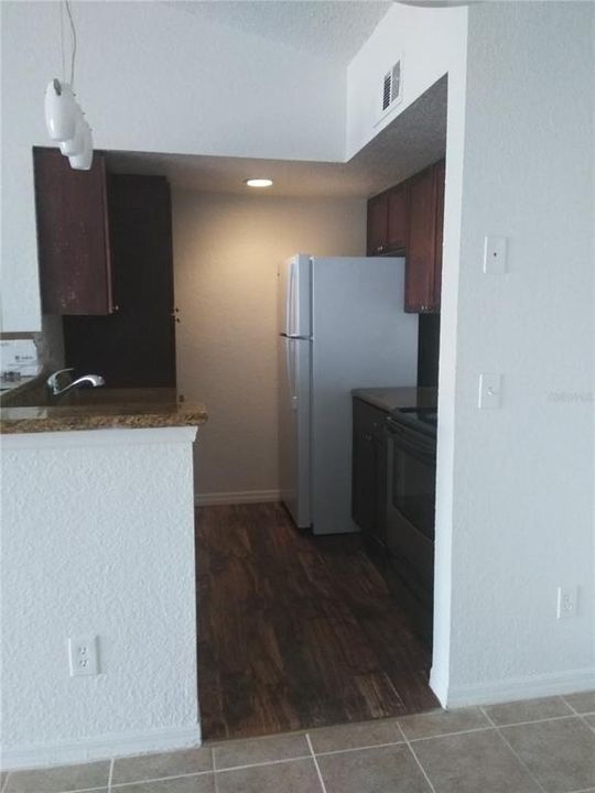 For Rent: $1,650 (2 beds, 1 baths, 919 Square Feet)