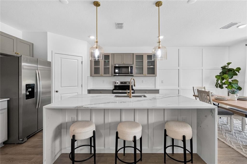 For Sale: $469,000 (5 beds, 3 baths, 2601 Square Feet)