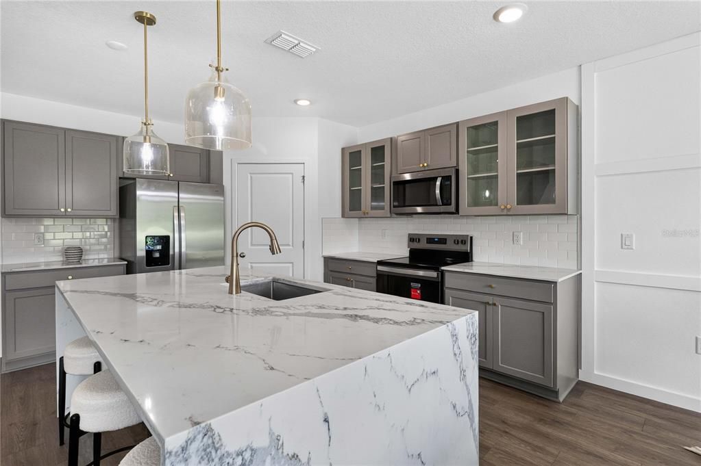 For Sale: $469,000 (5 beds, 3 baths, 2601 Square Feet)