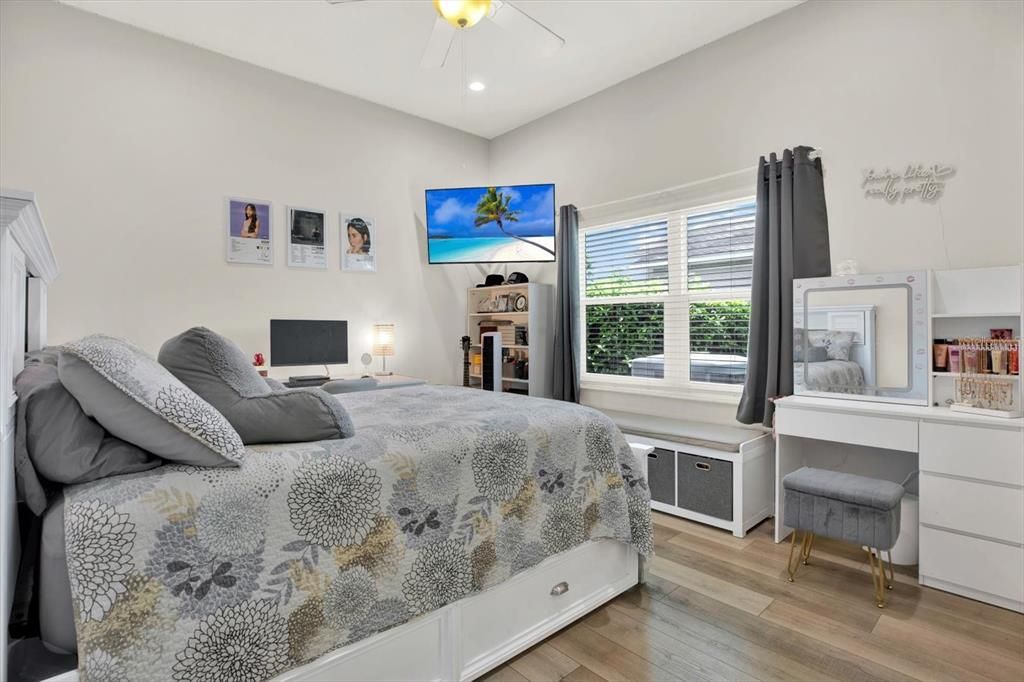 En Venta: $569,900 (4 camas, 3 baños, 2470 Pies cuadrados)