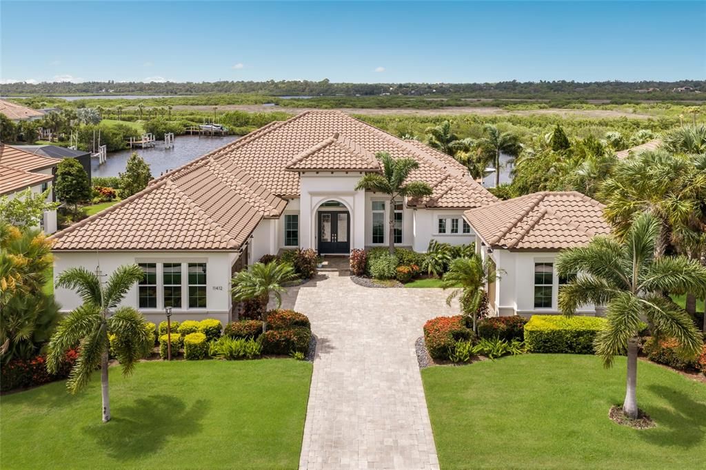 Active With Contract: $2,249,000 (3 beds, 3 baths, 3223 Square Feet)