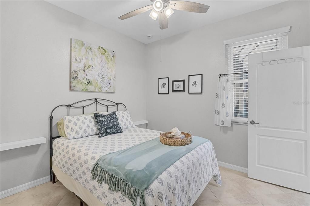 For Sale: $869,000 (5 beds, 4 baths, 3318 Square Feet)