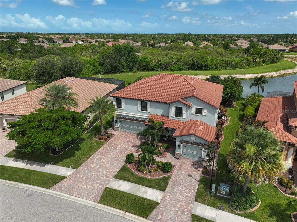 For Sale: $869,000 (5 beds, 4 baths, 3318 Square Feet)