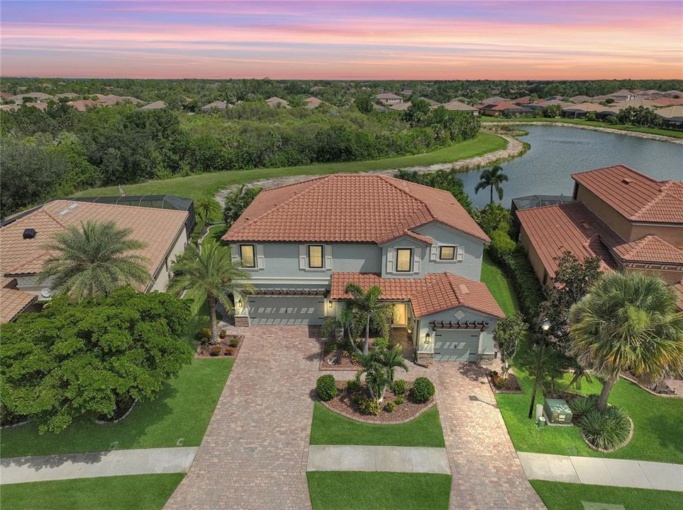 For Sale: $869,000 (5 beds, 4 baths, 3318 Square Feet)
