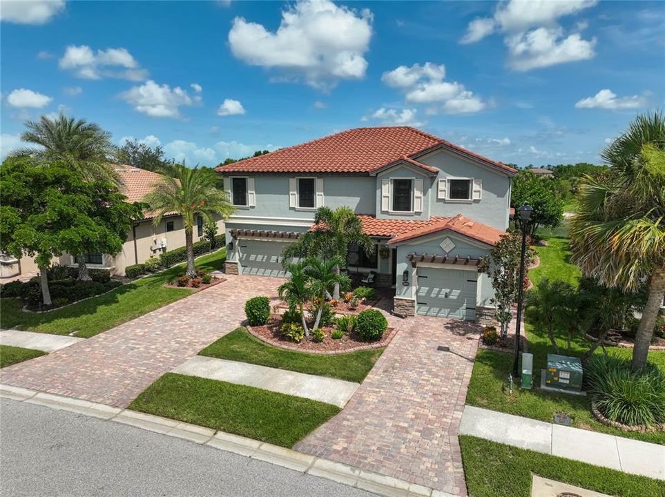 For Sale: $869,000 (5 beds, 4 baths, 3318 Square Feet)