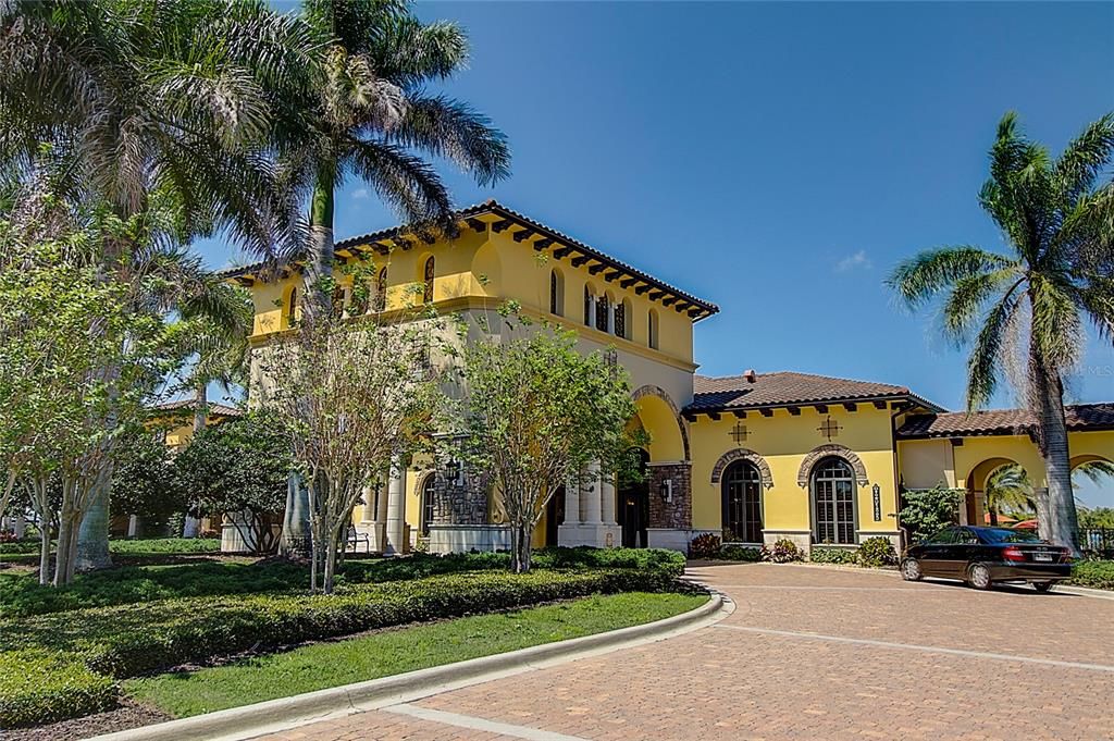 For Sale: $869,000 (5 beds, 4 baths, 3318 Square Feet)