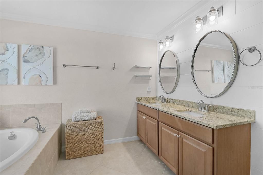 For Sale: $869,000 (5 beds, 4 baths, 3318 Square Feet)
