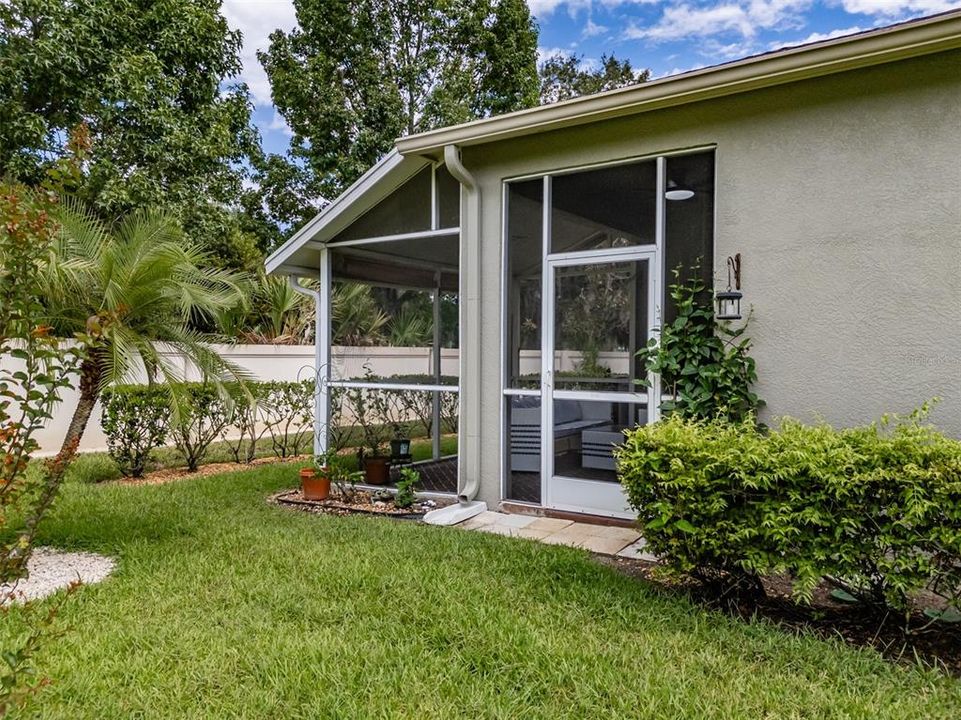 For Sale: $318,900 (2 beds, 2 baths, 1455 Square Feet)