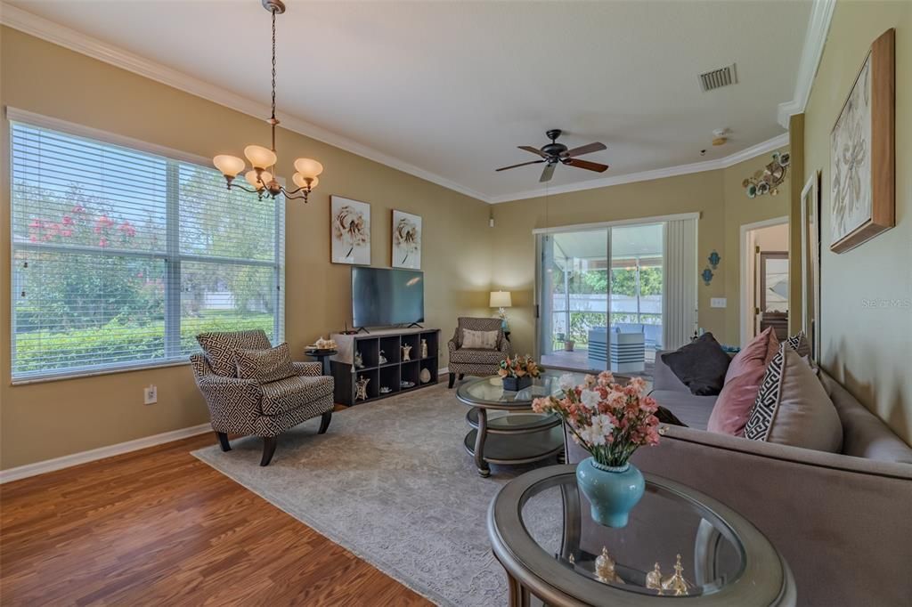 For Sale: $318,900 (2 beds, 2 baths, 1455 Square Feet)