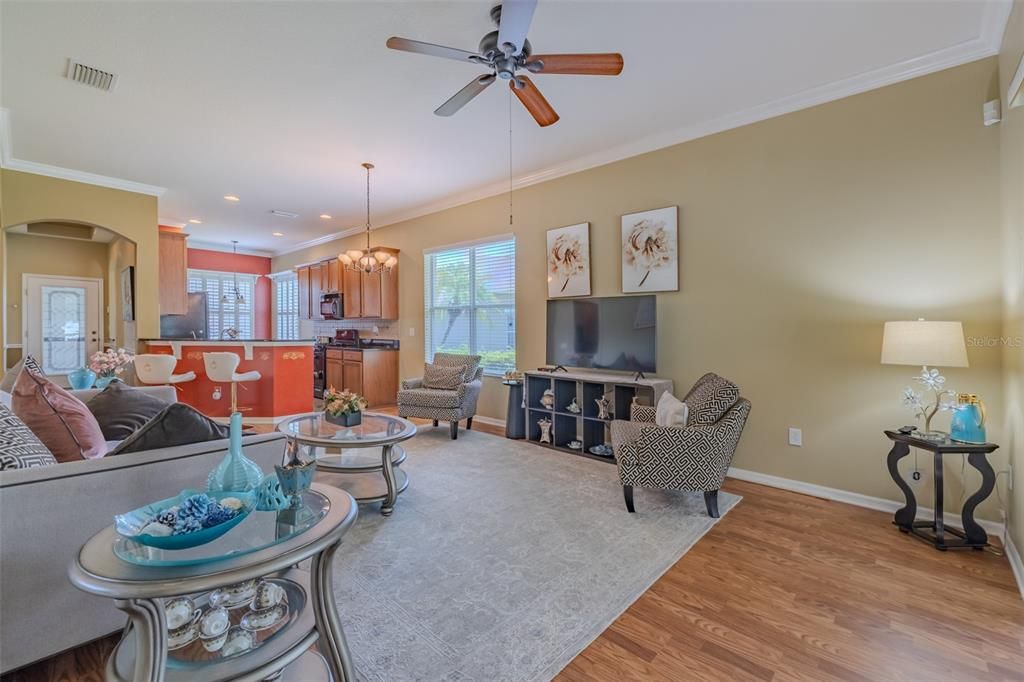 For Sale: $318,900 (2 beds, 2 baths, 1455 Square Feet)