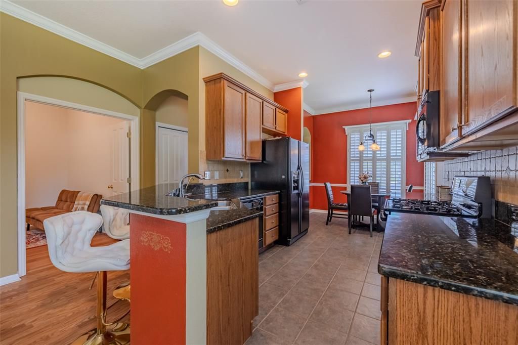 For Sale: $318,900 (2 beds, 2 baths, 1455 Square Feet)