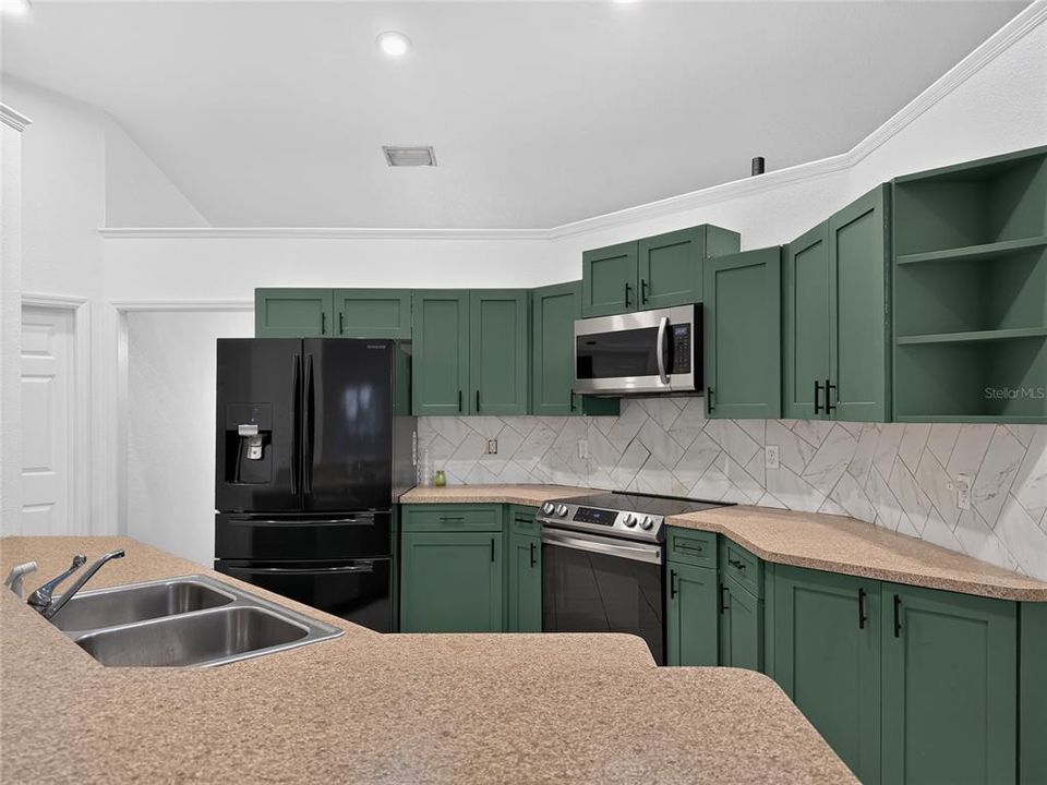 На продажу: $329,900 (3 спален, 2 ванн, 2181 Квадратных фут)