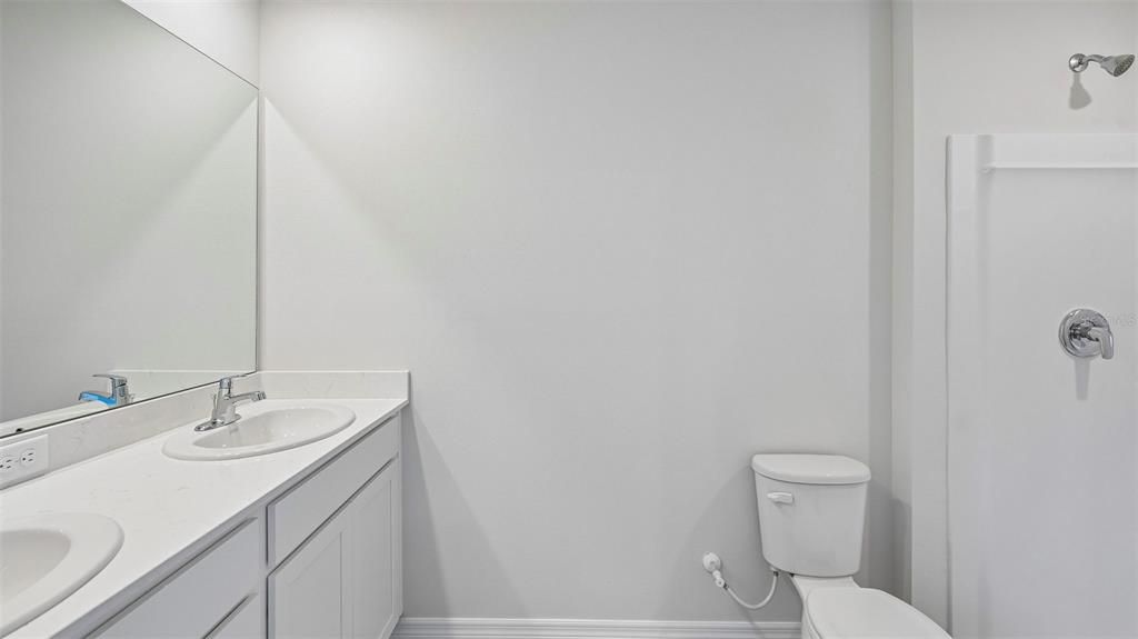 На продажу: $374,000 (5 спален, 2 ванн, 1708 Квадратных фут)