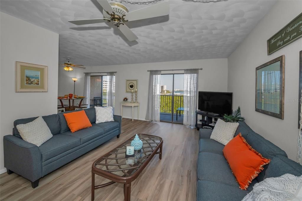 En Venta: $478,000 (2 camas, 2 baños, 1225 Pies cuadrados)