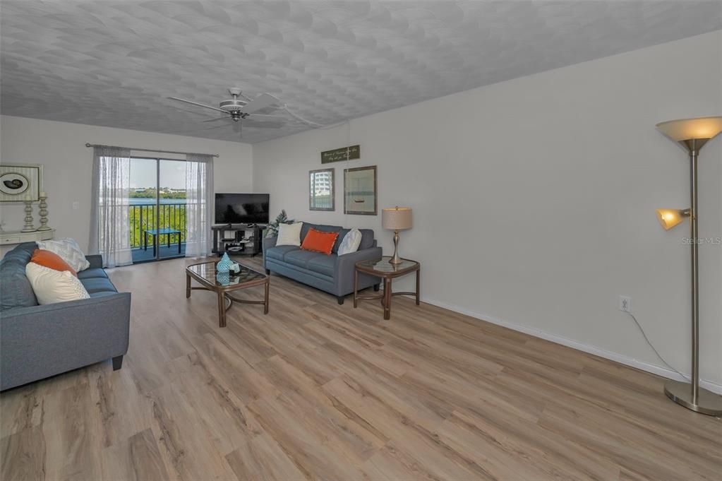 En Venta: $478,000 (2 camas, 2 baños, 1225 Pies cuadrados)