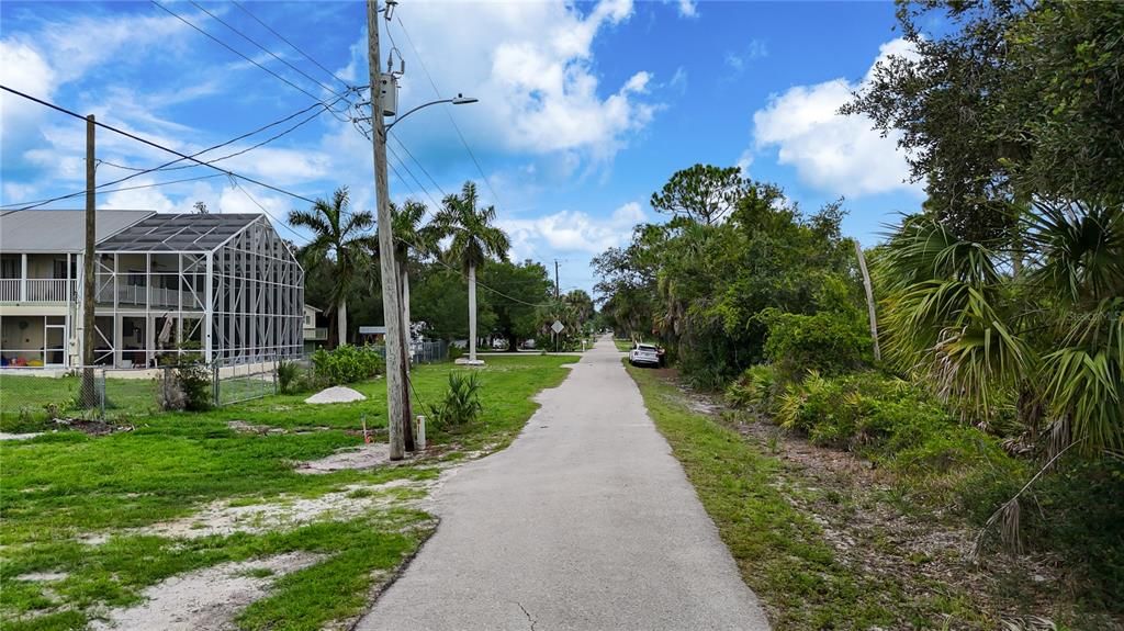 На продажу: $149,000 (1.39 acres)