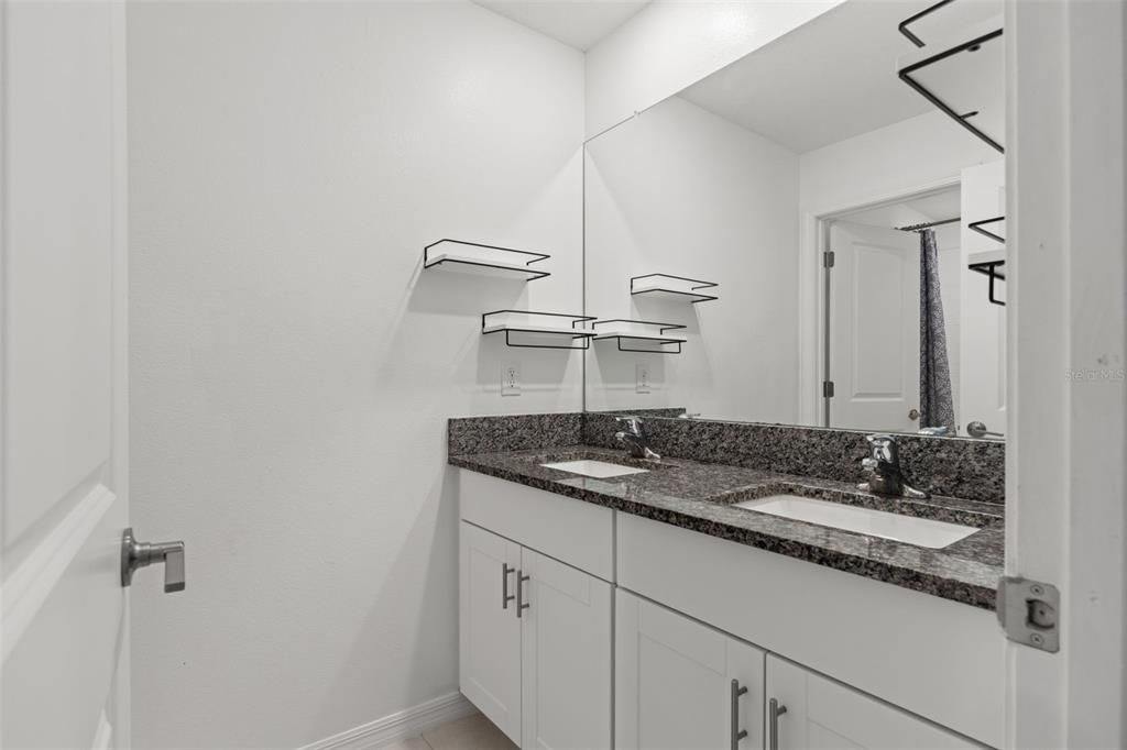 В аренду: $4,500 (5 спален, 2 ванн, 2896 Квадратных фут)