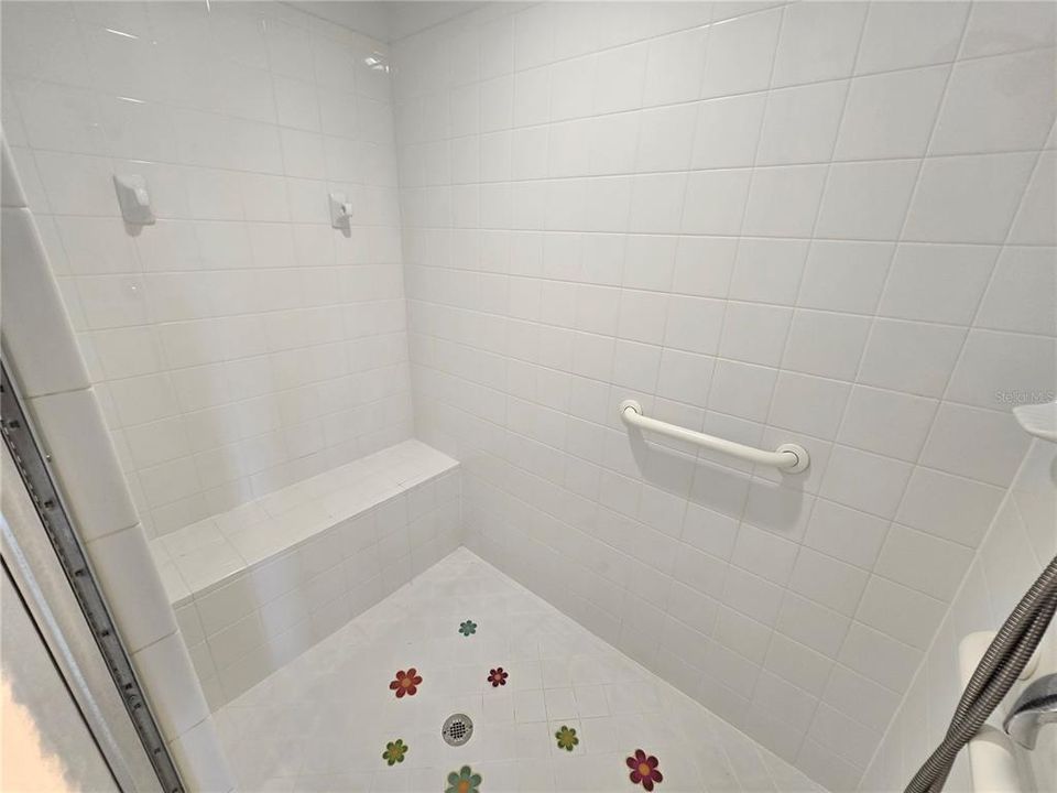 На продажу: $294,900 (3 спален, 2 ванн, 1692 Квадратных фут)